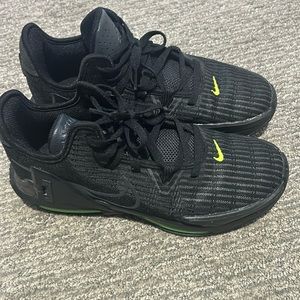 Lebron size 7 men’s 8.5 woman’s. Worn one time $60